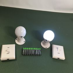 2 Battery Operated Lightbulbs With Wireless Switch. Batteries Included