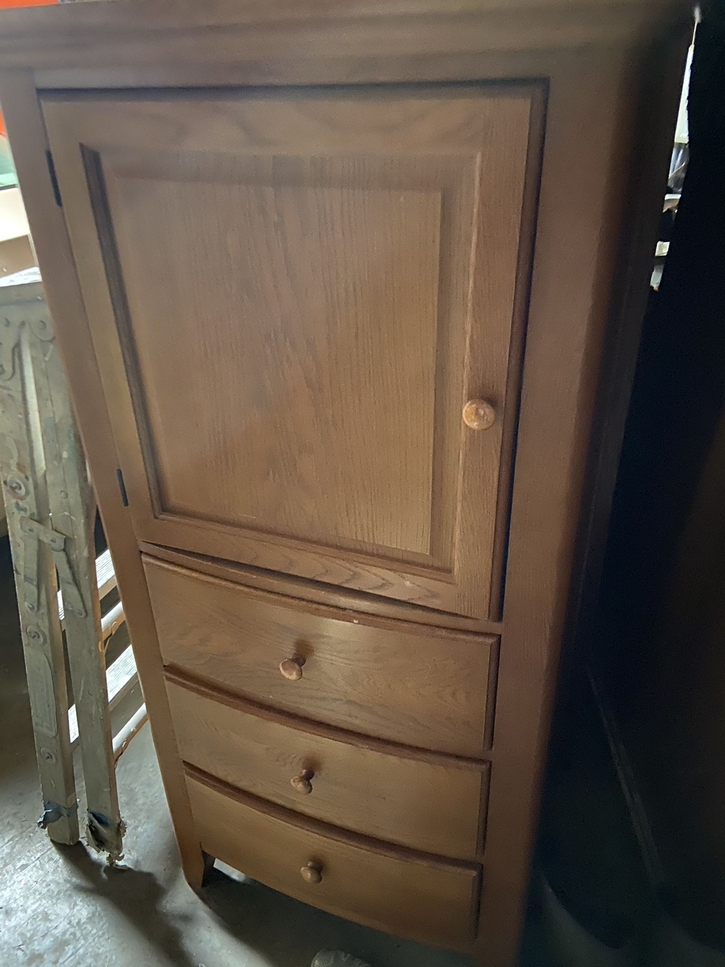 Sturdy oak dresser