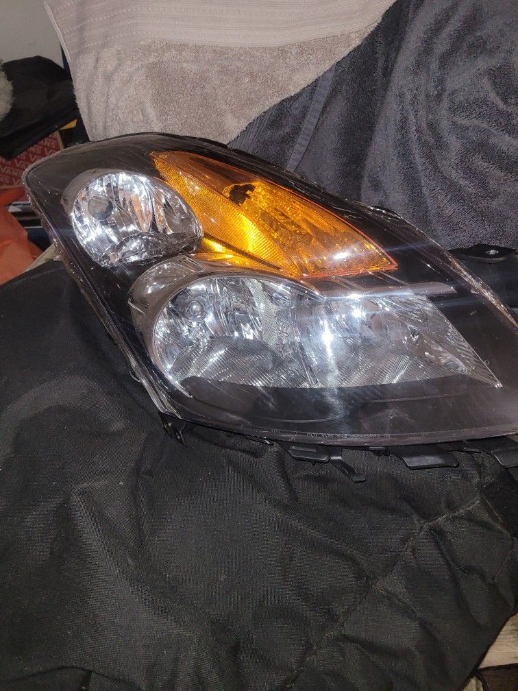 Passanger Side Headlight