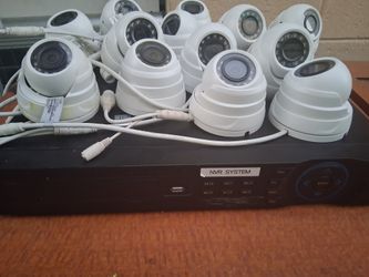 NVR With 4 TB Hard Drive 20 IP Cameras All Operational. 
