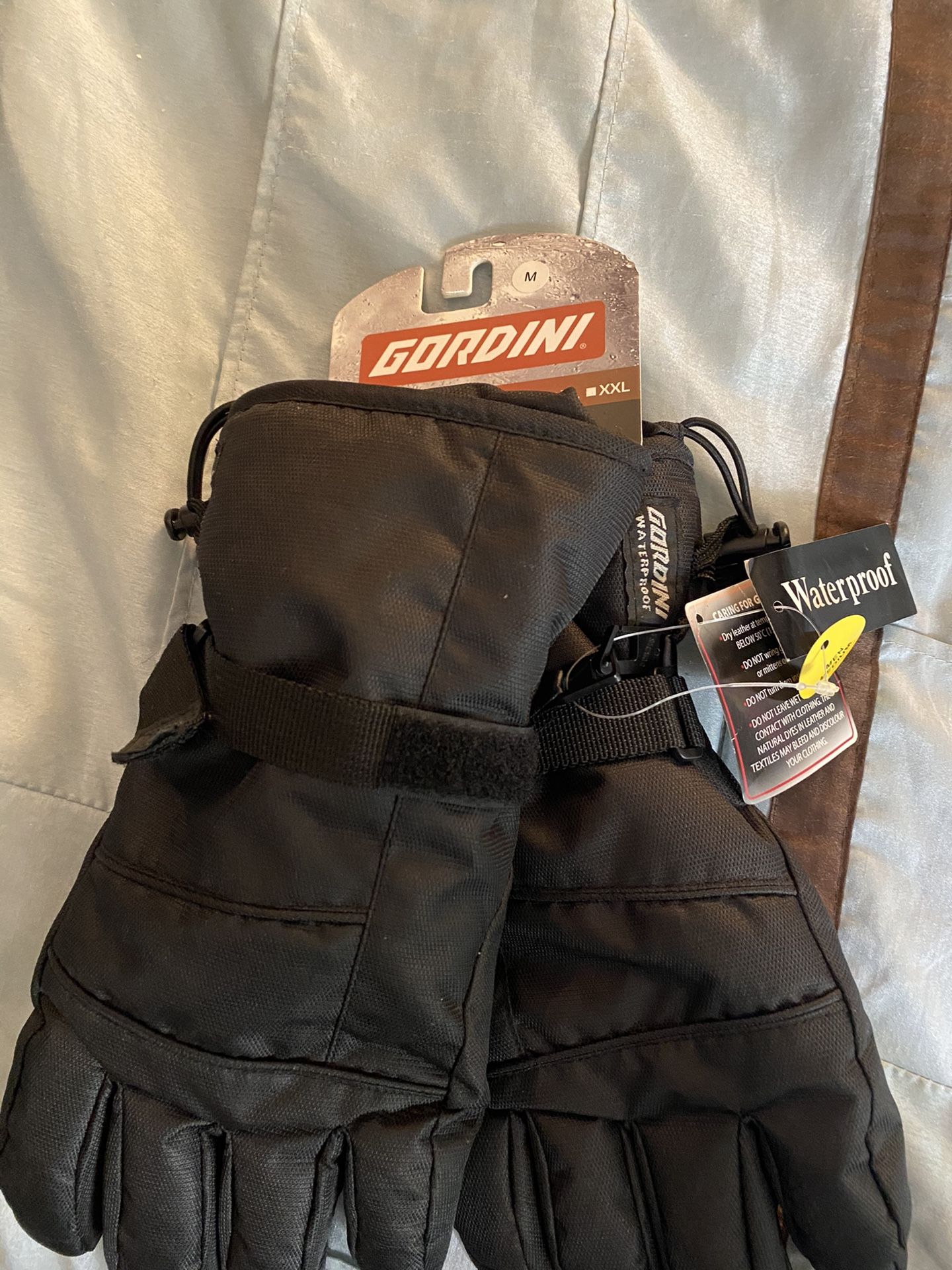 Gordini snow gloves (Men’s medium)