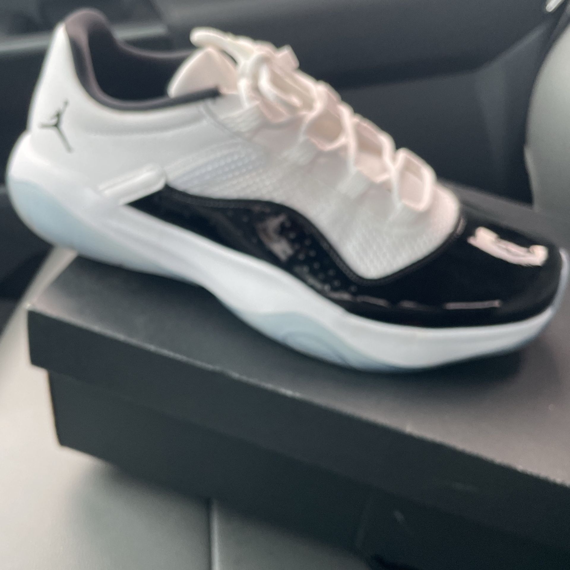 Air Jordan 11 CMFT Low