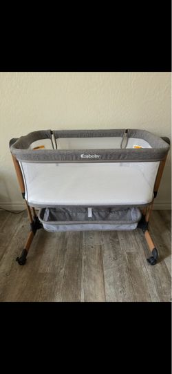Rolling Newborn Bedside bassinet
