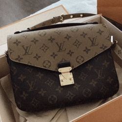 Louis Vuitton Pochette Métis 