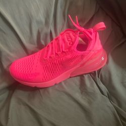 New Women’s Air max 270 Hyper Pink Size W9