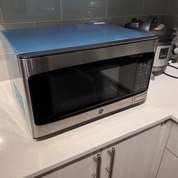 GE 1.1-cu ft Medium 950 -Watt Countertop Microwave 