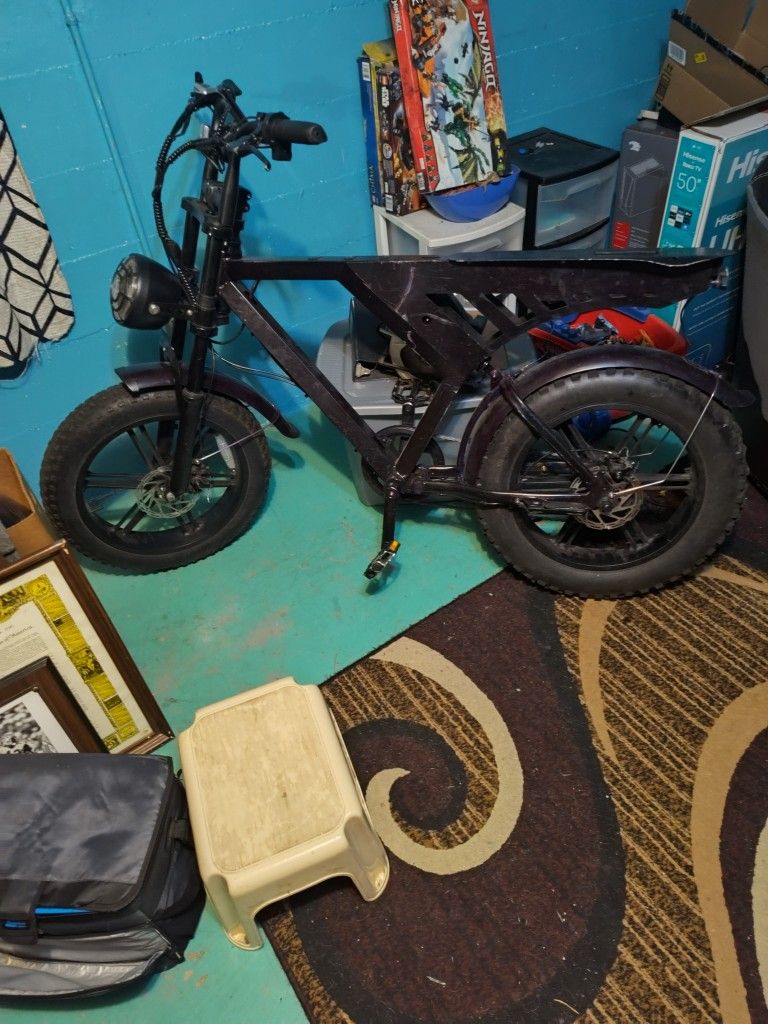E-bike  "Movecan" Fat Tires... Gos Around 35 To 40 Mph
