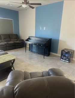 Leesworth Collection by Signature Design by Ashley