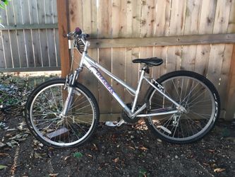 Women s Bike TREK SR Suntour M2025 for Sale in Bellevue WA OfferUp