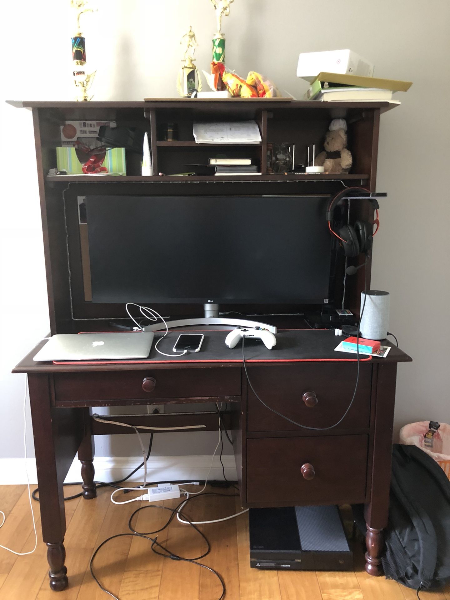 Used Pottery Barn Kids Desk. *VERY GOOD CONDITION!*