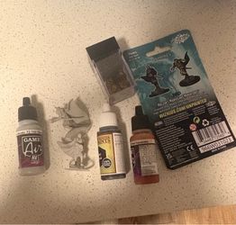 New DND dungeons and dragons vampire paint figures dice set