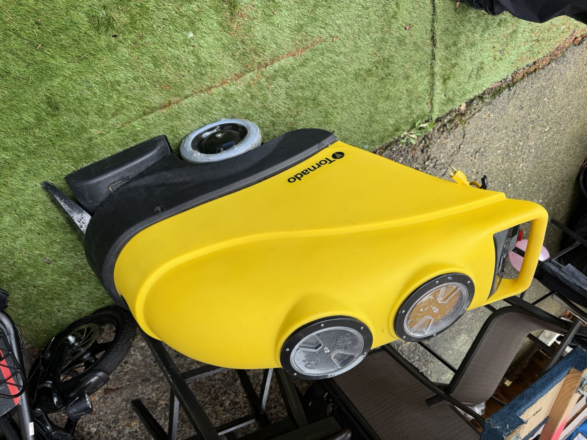 Tornado Marathon 1200 Carpet Extractor – Like New / Profesional