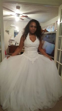 Brand new wedding gown never worn $275.00 more pictures upon request