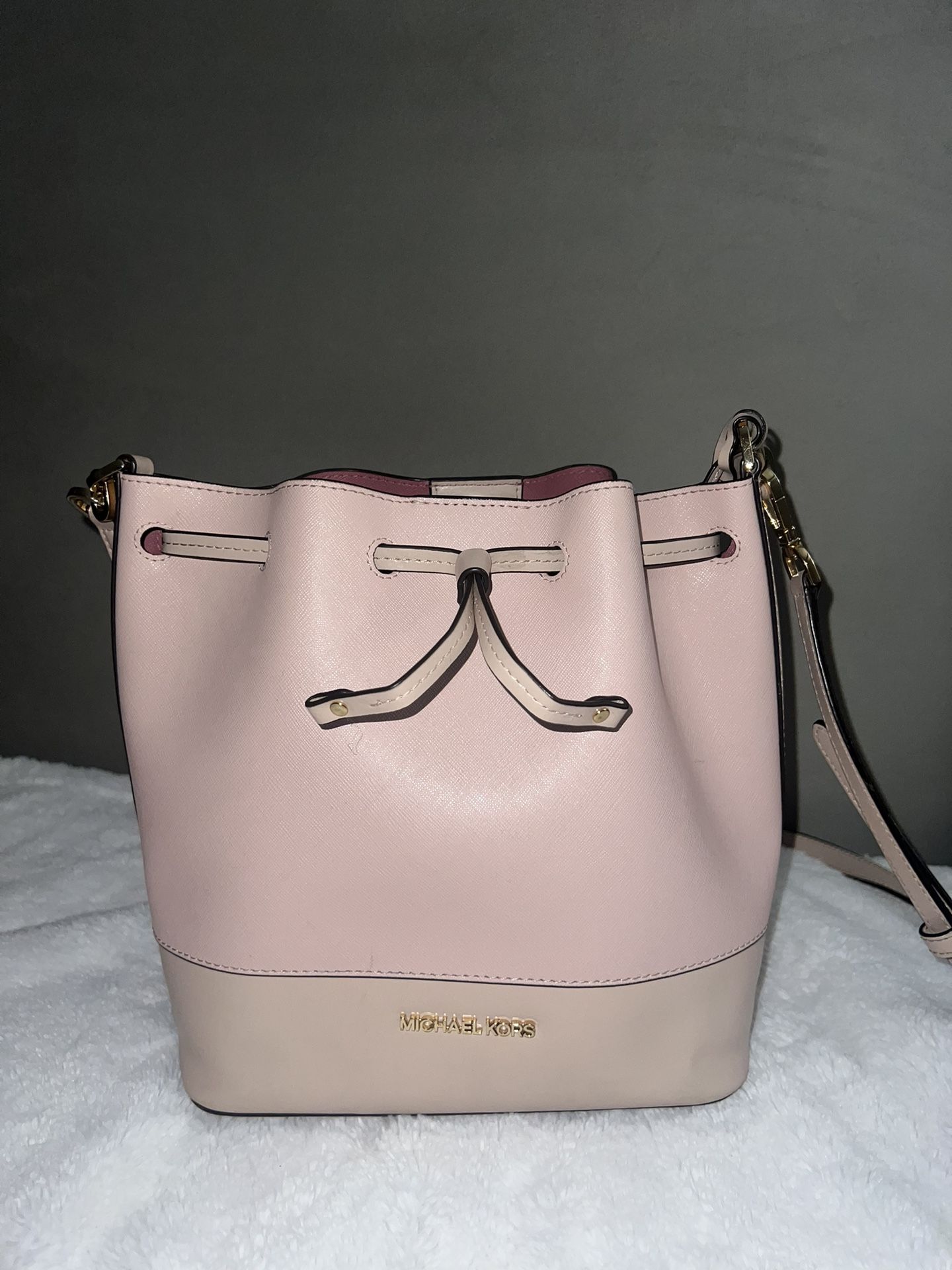 Michael Kors Bucket Bag