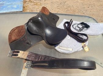 Horse saddle Youth hunt seat great starter & Leadline option