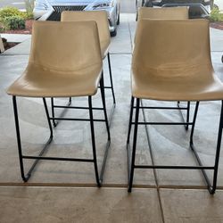 White Set Of Stools (4 Piece) 