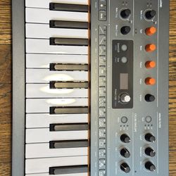 Arturia Minifreak Hybrid Synthesizer