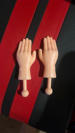 Super funny, miniature hand prank!