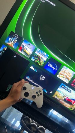 Xbox series x with headset and 1 white controller