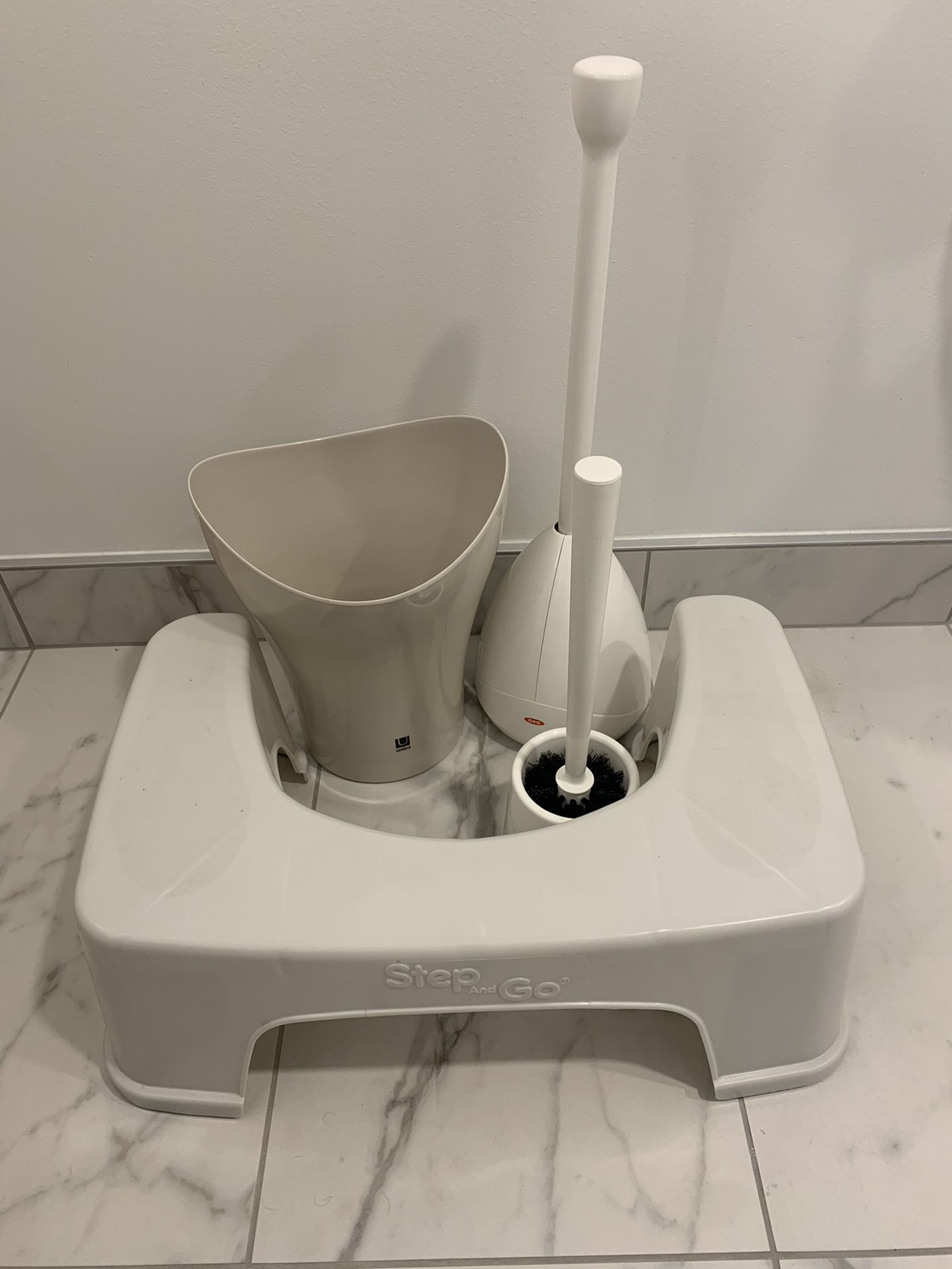 I Bathroom Essentials- Squatty Potty, Plunger, Toilet Brush, Trash Can for  Sale in Seattle, WA - OfferUp