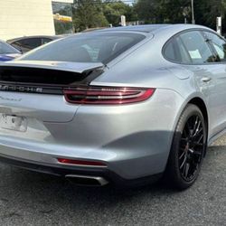 Porsche Panamera 4 