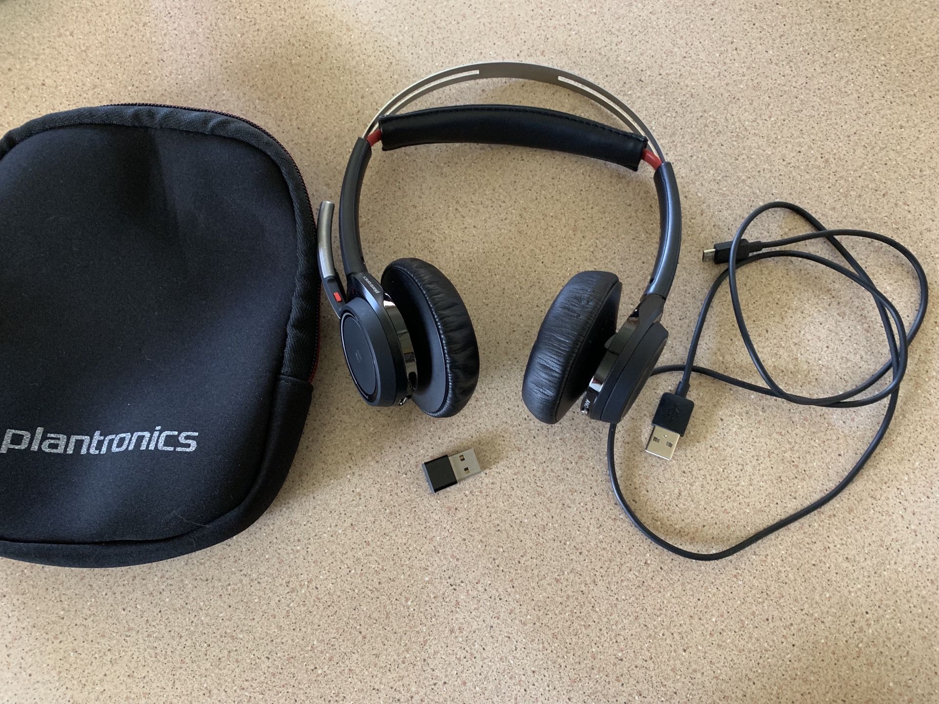 Plantronics Voyager Focus UC Bluetooth USB B825 202652-01 Headset with Active Noise Cancelling