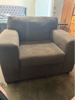 Comfy brown couch no rips or tears