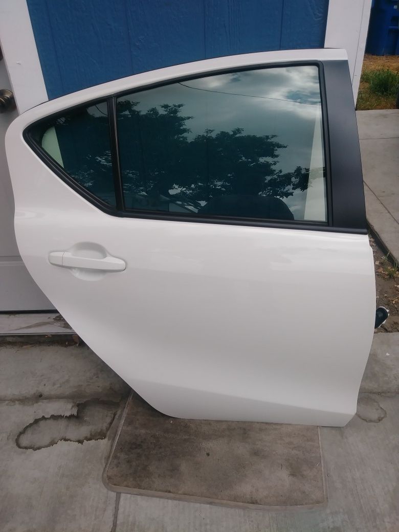 2012 2013 2014 2015 Toyota Prius C Rear right/Passenger side complete door OEM