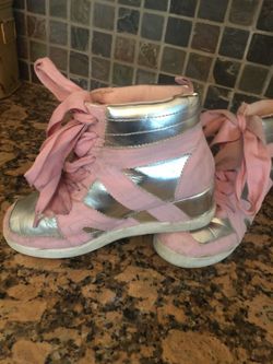 Girls gap sneaker size 4