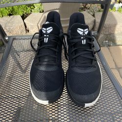 Kobe Mamba Focus Black White Size 10 Used