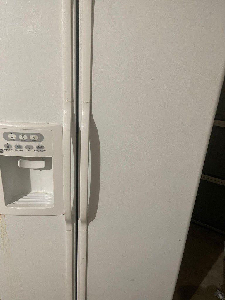 GE 25.4cu Refrigerator 