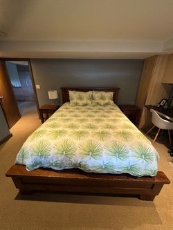 Pottery Barn Sumatra 5 piece Queen Bedroom Set