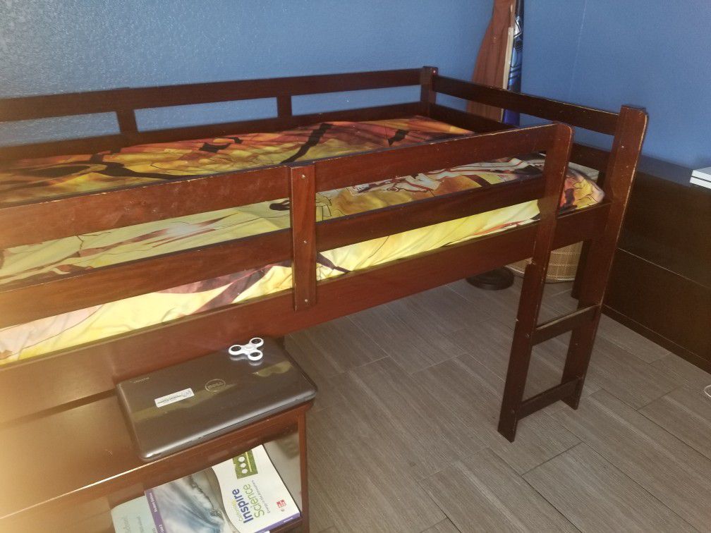 SINGLE BOYS BED WITH LATTER AND DESK