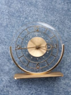 Vintage 7 jewel wind up alarm clock. Runs