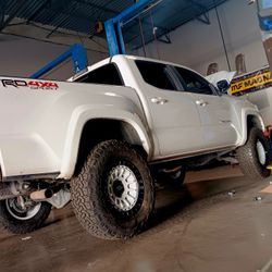 Tacoma Lift Kits Wheels Tires Intakes Lights Side Steps Installations. (We Finance))