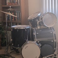 5 Piece Drum Set