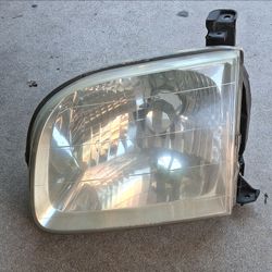Driver side headlight for 01-04 toyota sequoia oem