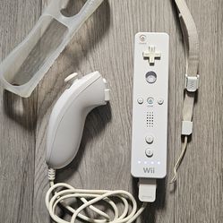 Wii remote with Nunchunk,  wrist strap and silicone sleeve