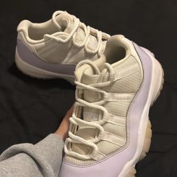 retro low Pure Violet 11 Jordans Women