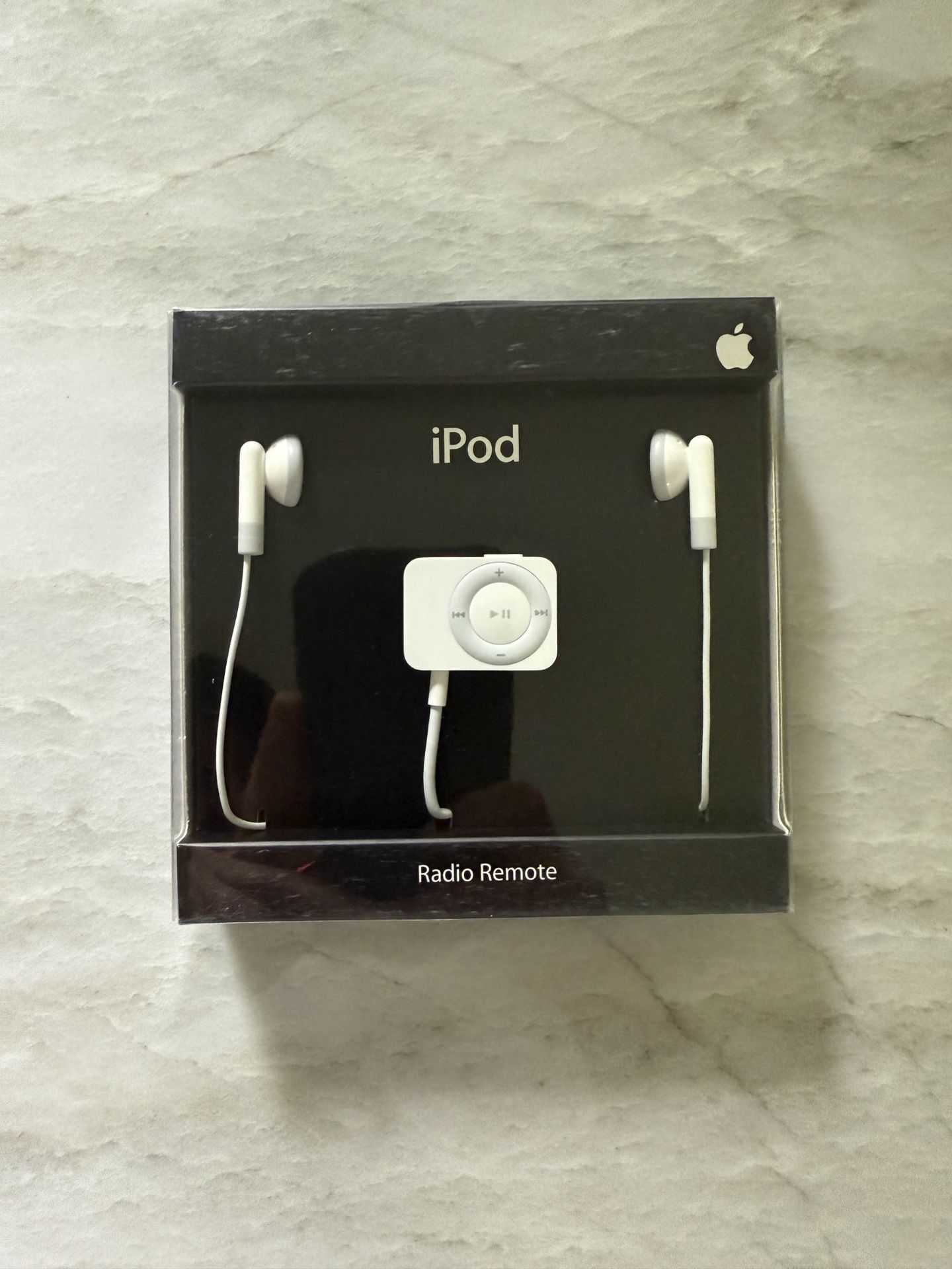 Apple iPod Radio Remote White for Older iPod MA070G/A - New Unopened