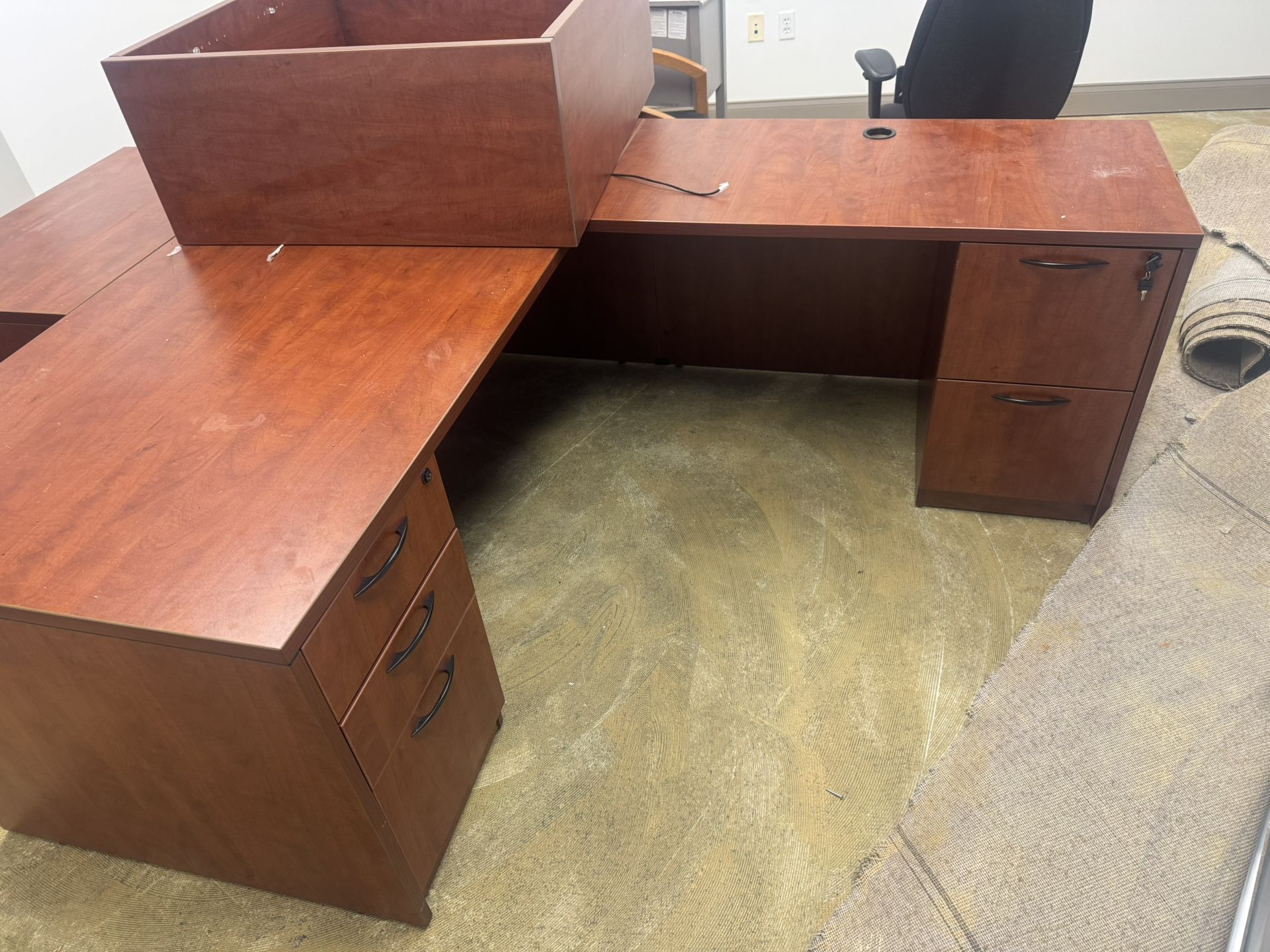 6 Free Office Desks