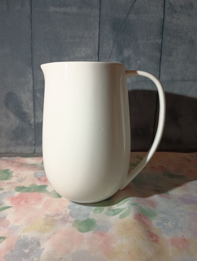 Beautiful Ciroa White 3 Cup Pitcher Quality Porcelain
