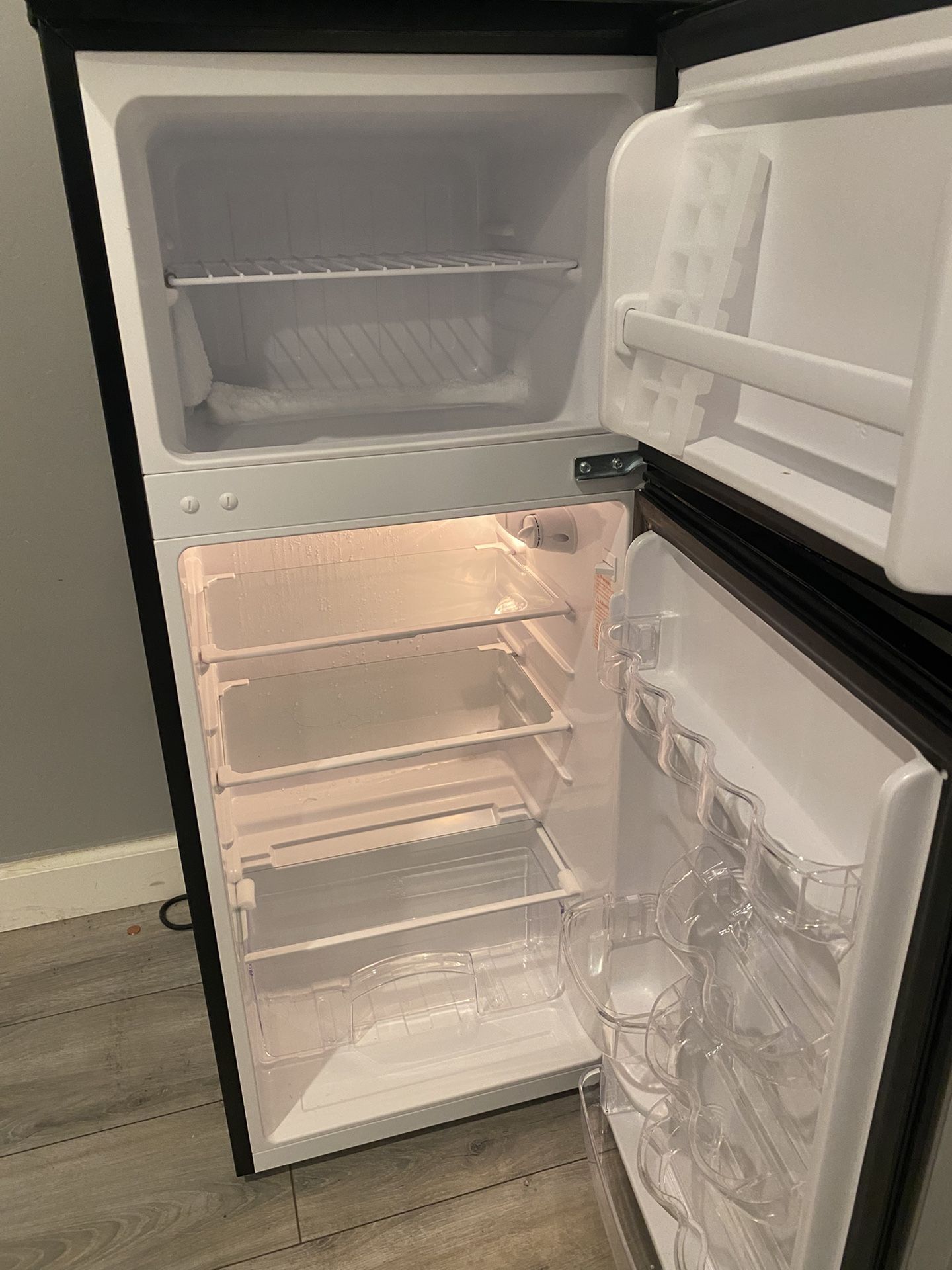 Magic Chef Mini Fridge W/ Freezer