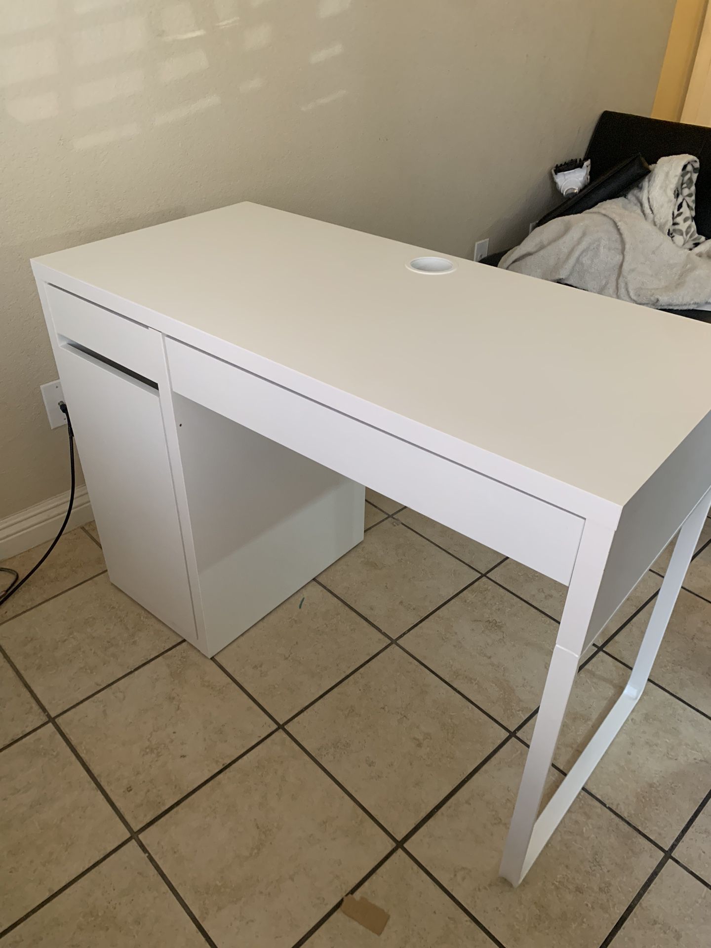 Study/office desk brand new 