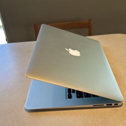 Apple MacBook Air 13” I5/8GB/256GB SSD $180