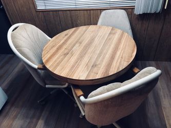 Table and chairs and one leaf