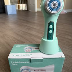 Facial Cleansing Brush Set – Good Condition