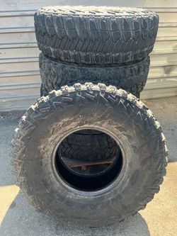 GOODYEAR WRANGLER KEVLAR  M/T  40/13.50/17 “USED”