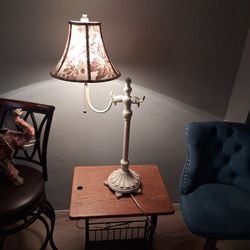 Vintage Cottage Style Mid Century Inspired Lamp(1980)