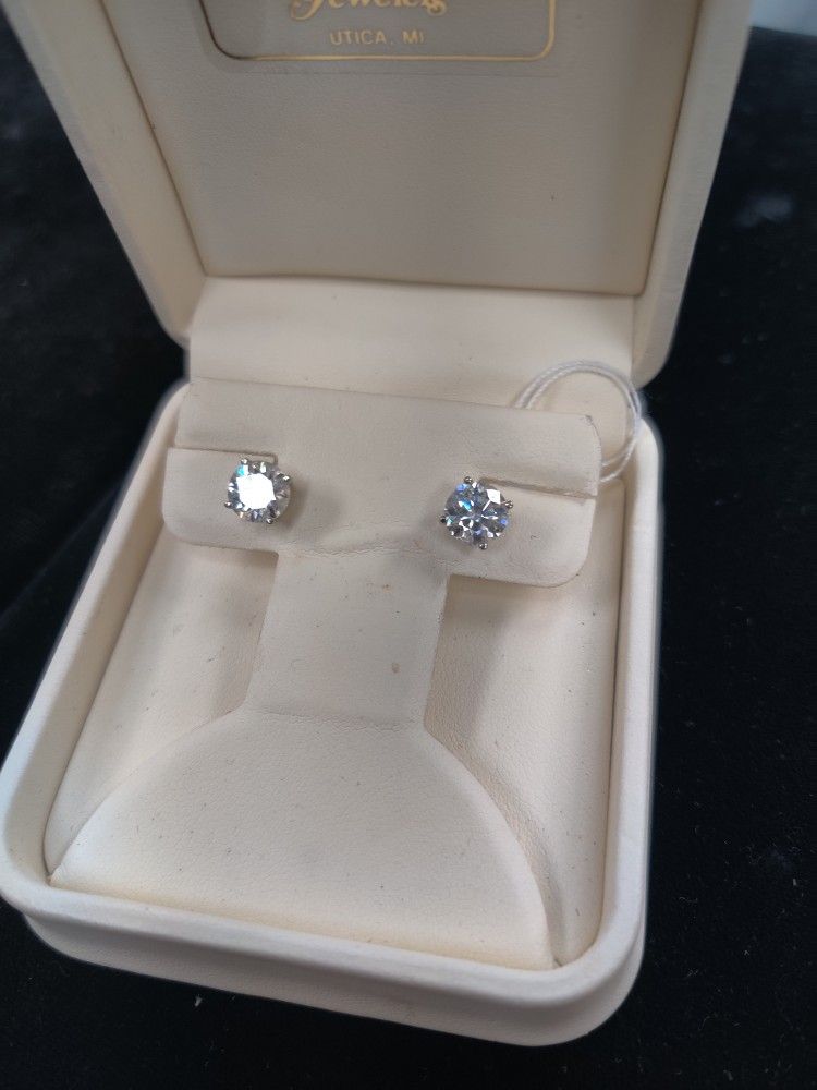 1.0 Ctw Diamond 💎 Earrings